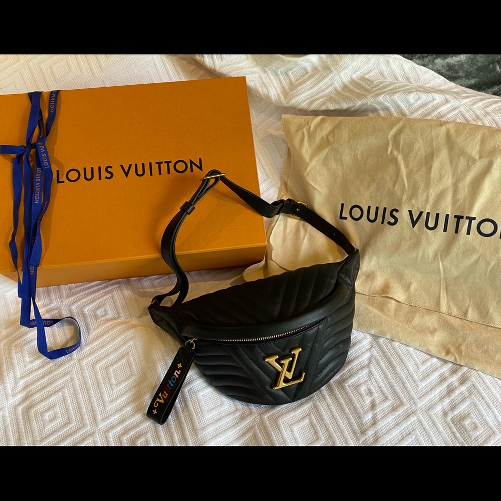 💛 🧡 ♥️ 💜 💙 Louis Vuitton Black Bum Bag 🖤